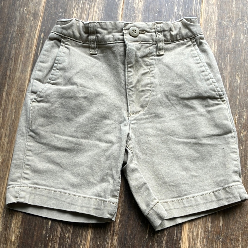 Gap uniform shorts